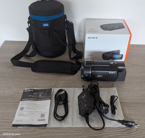 Caméscope Sony FDR-AX53 avec housse de protection et carte mémoire