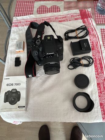 CANON 700d -Objectif 18-55 STM - Grip