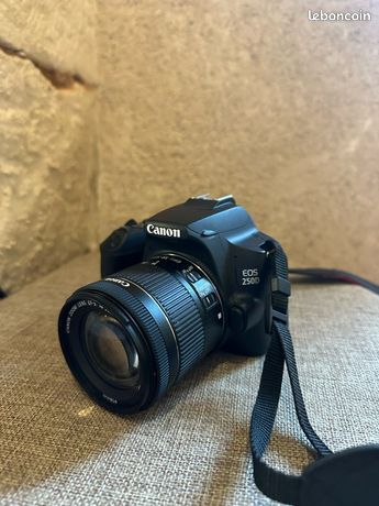 Canon EOS 250D Parfait état + accessoires Encore sous garantie