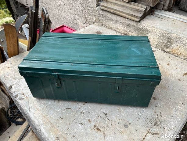 Cantine caisse malle coffre en métal fer métallique