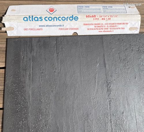 Carrelage en grès céramique noir + colle déformable