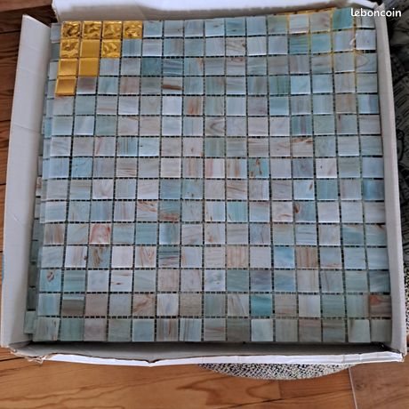 Carrelage mosaïque bleu et or