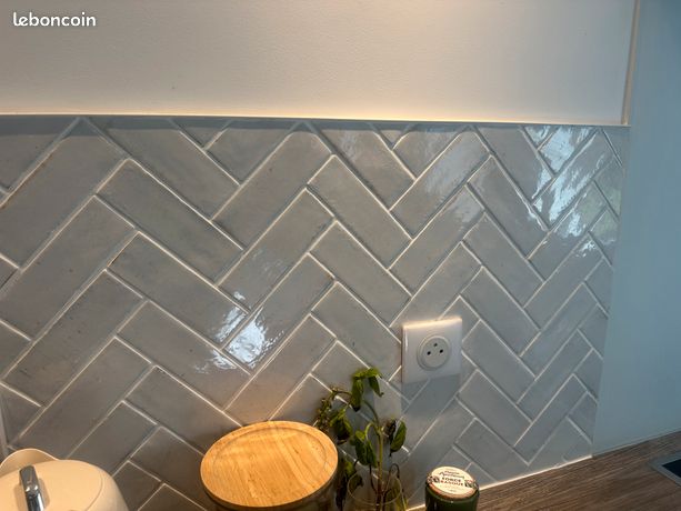 Carrelage mural effet Zellige Gallery 5x15 cm gris clair