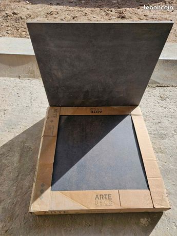 Carrelage gris 6 M2 et plinthes