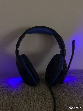 Casque avec micro pour jeux video avec led bleu