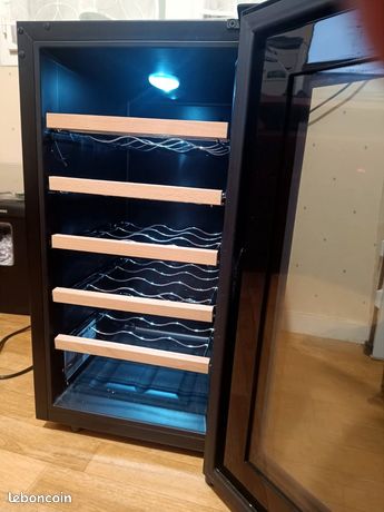 Cave à vin 18 bouteilles état neuf sous garantie. Livraison possible