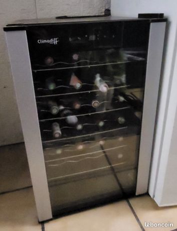 Cave à vin Climadiff 28 bouteilles