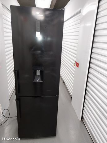 ce joli réfrigérateur