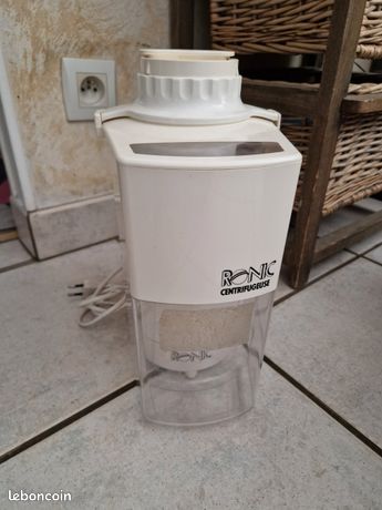 Centrifeuse de marque Tronic tres bon etat tres pratique pour jus de fruits légumes faire des SOUPES ET PUREE pour tout les gouts. Super pratique et rapide