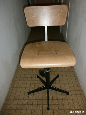 Chaise d'atelier dossier et hauteur assise réglables manuellement par molette
