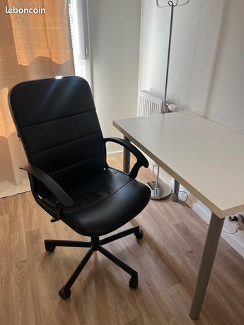 Chaise de bureau à roulettes avec accoudoir
