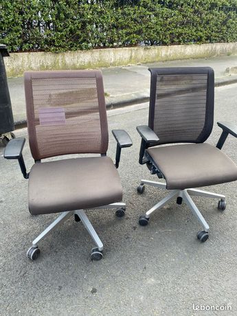 Chaise de bureau Steelcase Think V1 – Dossier noir ou marron foncé