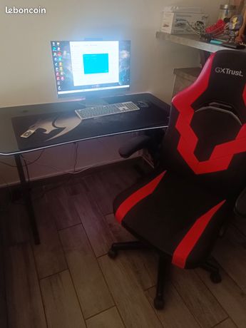 Chaise et bureau gaming