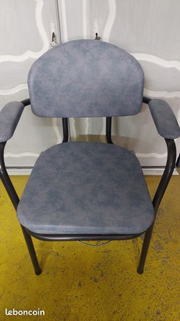 Chaise percé