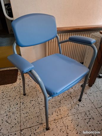 Chaise percée 45 référence garde-robe Candy 155