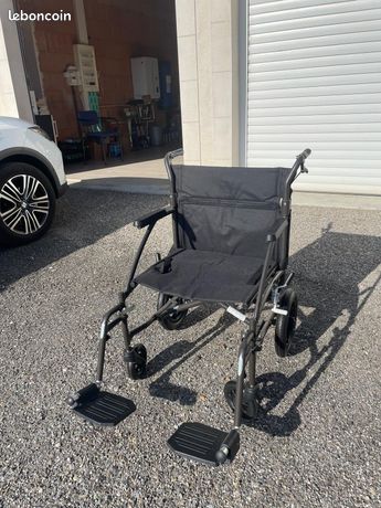 Chaise percée .fauteuil roulant