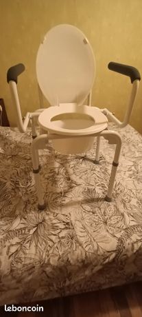 Chaise percée hygiénique