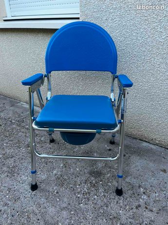 Chaise percée médicale