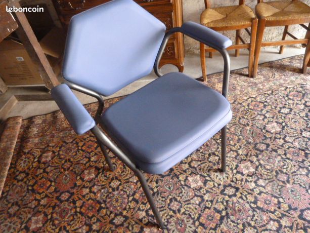 Chaise percée neuve