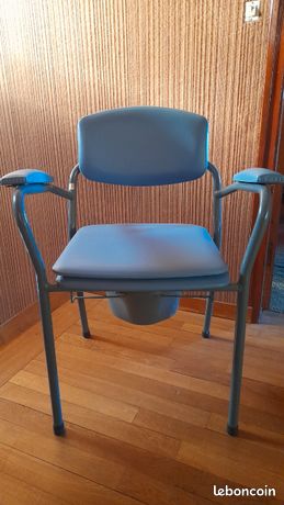 Chaise percée toilettes