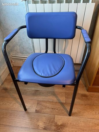 Chaise percée Montauban