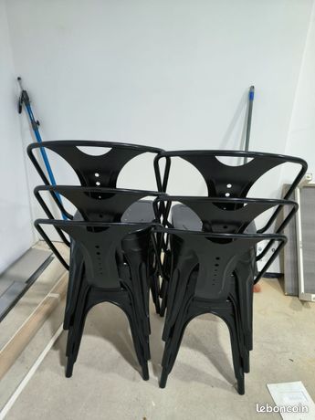 Chaises métal noir restaurant