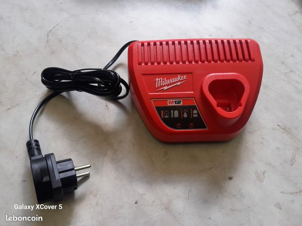 Chargeur milwaukee m12 neuf