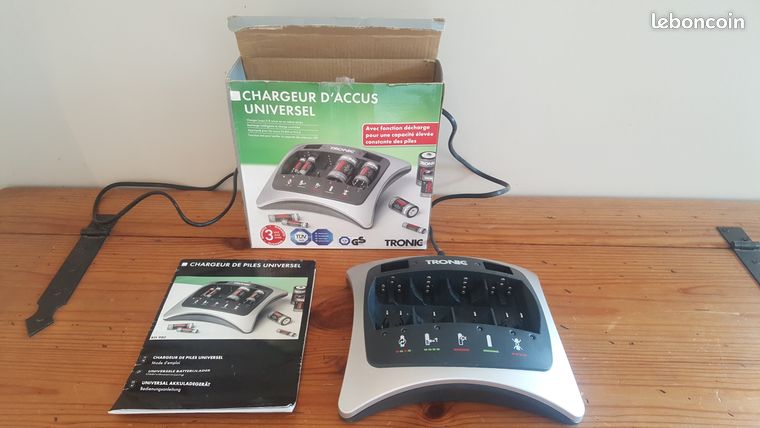 Chargeur d'accus universel 8 piles TRONIC