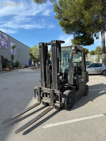 Chariot élévateur Nissan 25 2005 4 380h Gaz 25T