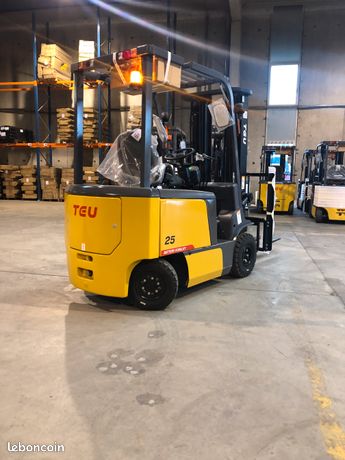 Chariot élévateur électrique 2.5 Tonnes et TEU FB25