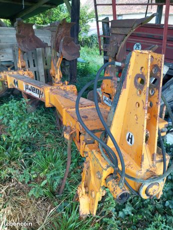 Charrue / Brabant HUARD 375 3 corps + Divers matériels agricoles