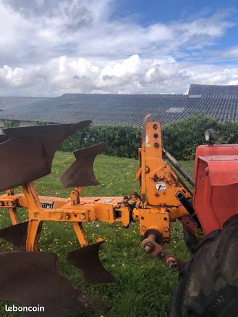 Charrue Huard 260 2 socs