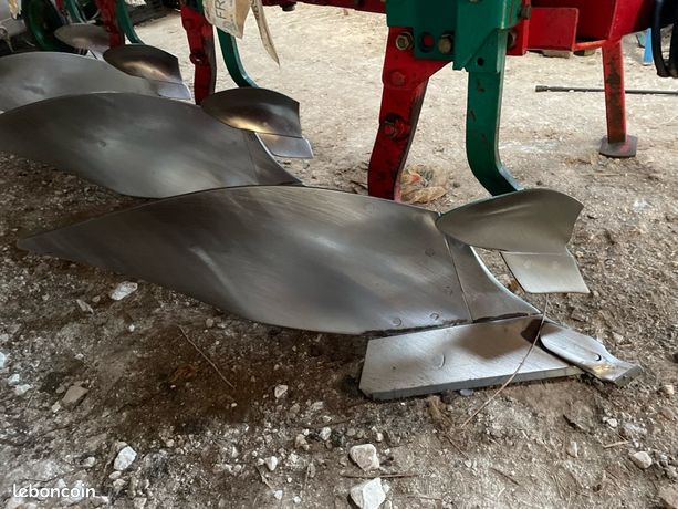 Charrue Kv LB100 4 socs