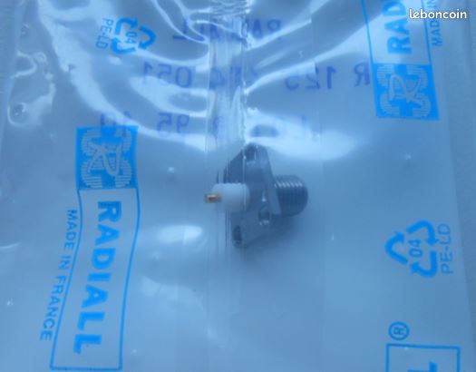 Châssis SMA 4 trous Radiall lot de 10