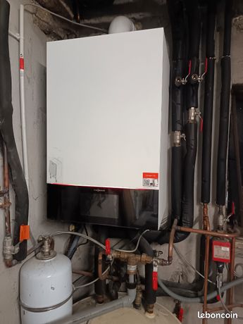 Chaudière gaz Viessmann Vitodens 200-W 25 kW Chauffage + eau chaude 4 ans Déjà déposée prête à emporter prix à débattre