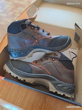 Chaussures de sécurité montantes neuve pointure 43
