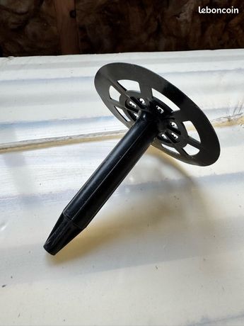 Chevilles plastiques Hilti pour isolant