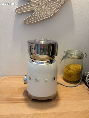 Chocolatière Smeg Blanc Crème