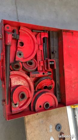 Cintreuse sûr étau