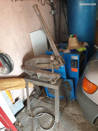 Cisaille guillotine pour tôle de métal