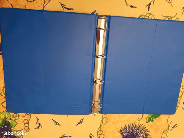 Classeur A4 4 anneaux très bon état