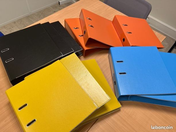Classeur de bureau couleurs diverses