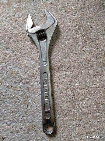 Clé à molette FACOM