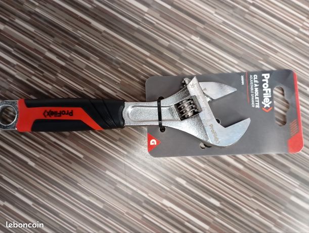 Clé à molette neuve