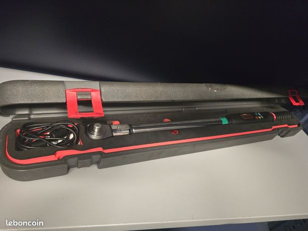 Clé dynamométrique électronique Facom E.316-340D précise à 2% pour le couple et 2° pour l'angle. Plage de couple 340Nm