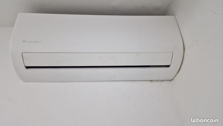 Clim split Keysun 9 000 BTU 2020 complète unité intérieure + unité extérieure + support + télécommande