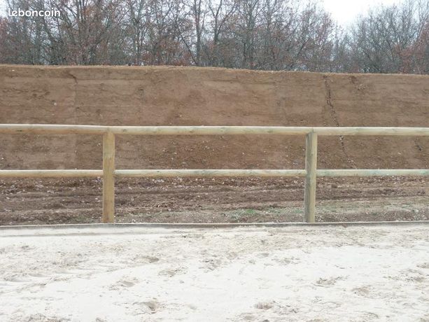 CLOTURE HIPPIQUE LICE POUR CHEVAUX TRAITEMENT CLASSE 4 CTB-B+ label certifiant la qualité du traitement Clôture équestre CLOTURE Carrière à chevaux Poteaux bois pour manège. Prix