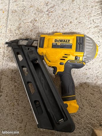 Cloueur cloueuse dewalt à charpente