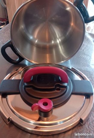 Cocotte minute Seb clipso+ 8litres en très très bon état