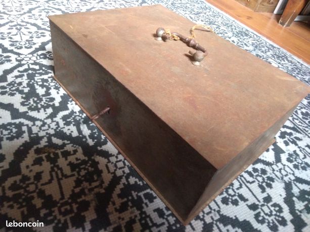 Coffre en métal années 30